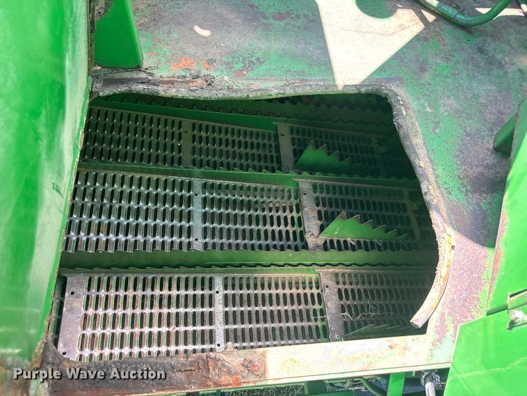 image for item EK1355 1997 John Deere 9600 RWA combine