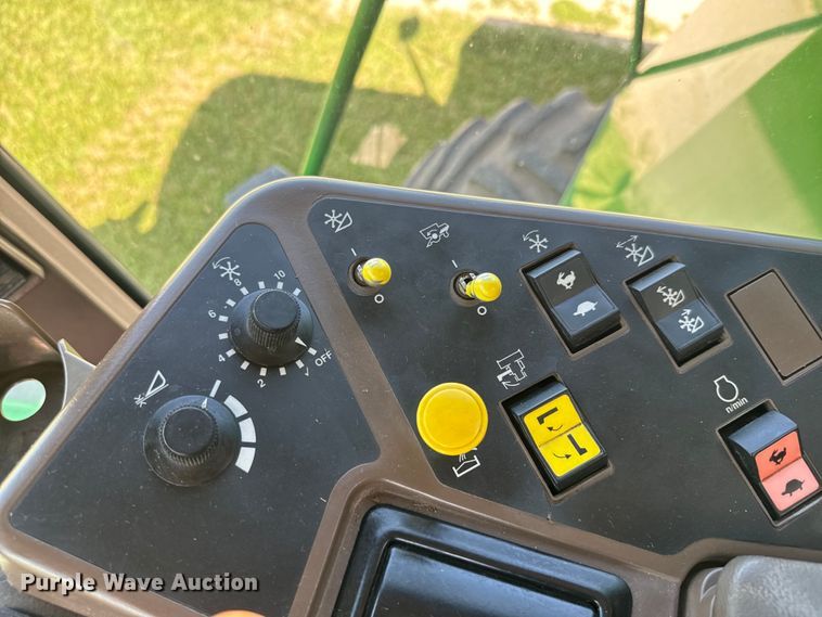 image for item EK1355 1997 John Deere 9600 RWA combine