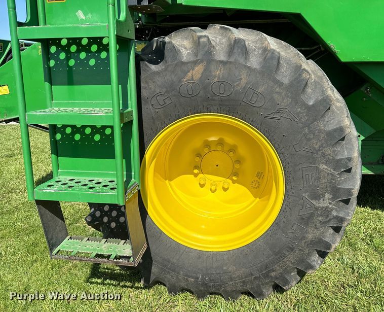 image for item EK1355 1997 John Deere 9600 RWA combine