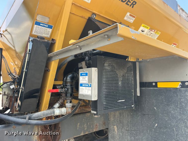 image for item EK8534 Terra Gator 8400 spreader