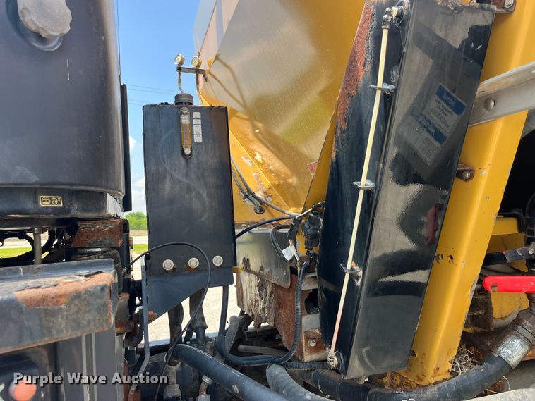 image for item EK8534 Terra Gator 8400 spreader