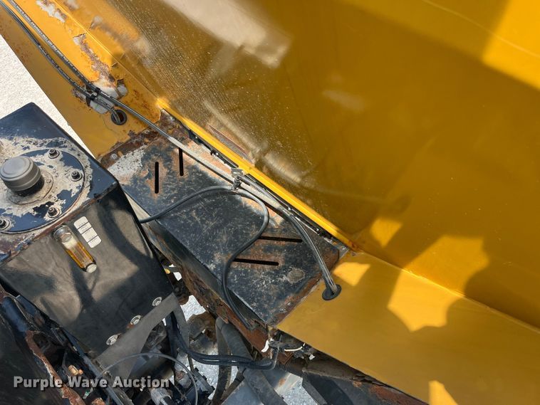 image for item EK8534 Terra Gator 8400 spreader