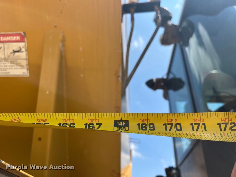 image for item EK8534 Terra Gator 8400 spreader