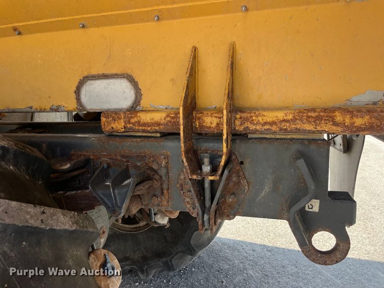 image for item EK8534 Terra Gator 8400 spreader