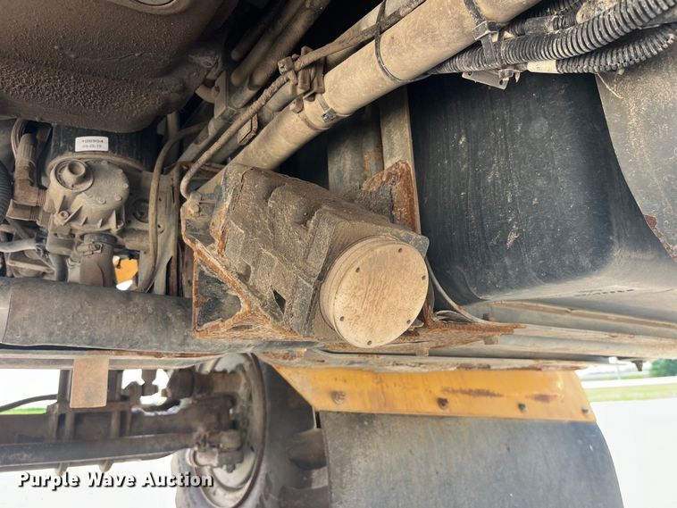 image for item EK8534 Terra Gator 8400 spreader