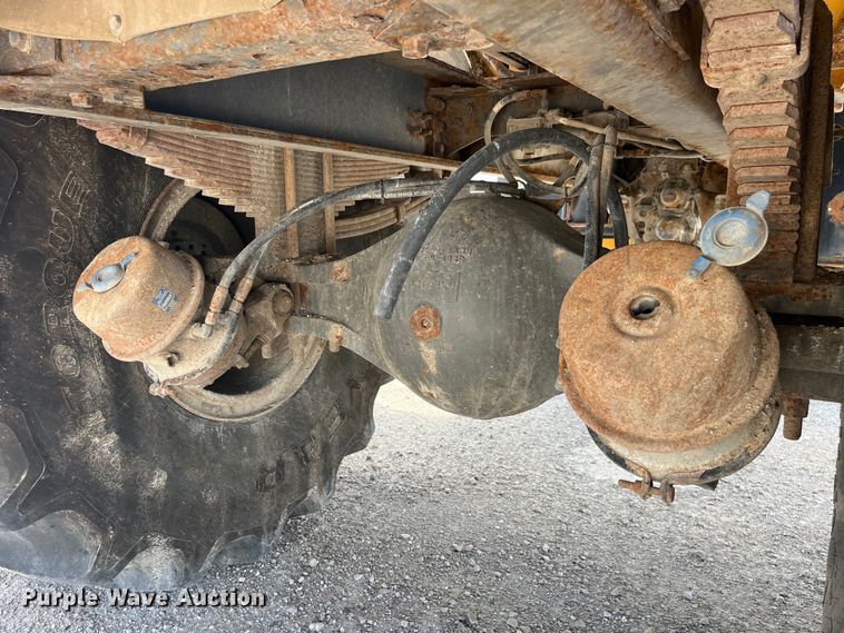 image for item EK8534 Terra Gator 8400 spreader