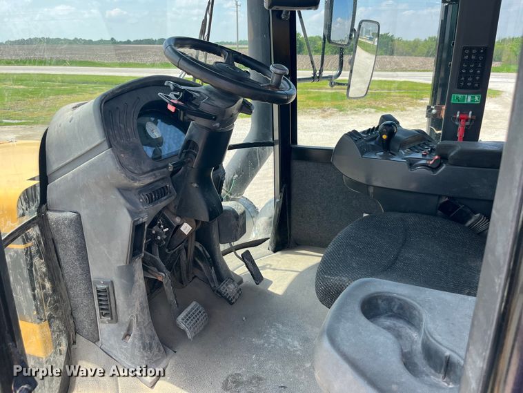 image for item EK8534 Terra Gator 8400 spreader