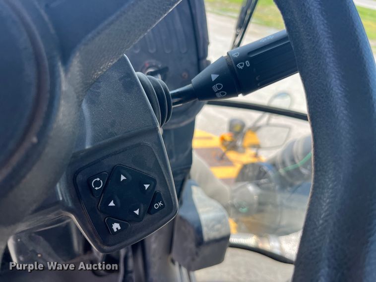 image for item EK8534 Terra Gator 8400 spreader