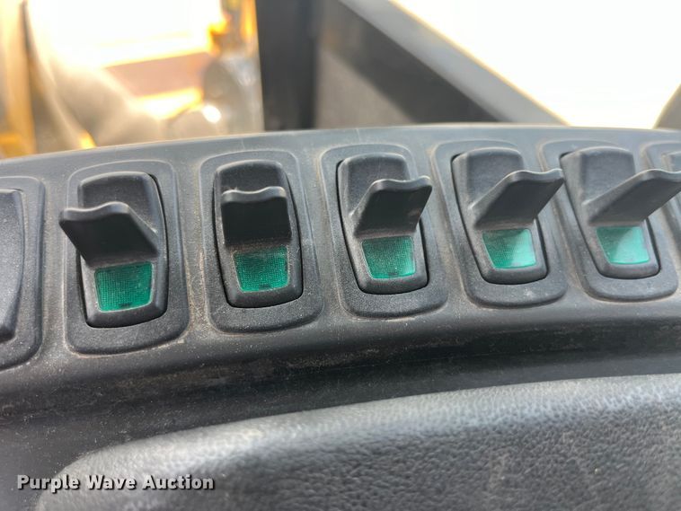 image for item EK8534 Terra Gator 8400 spreader