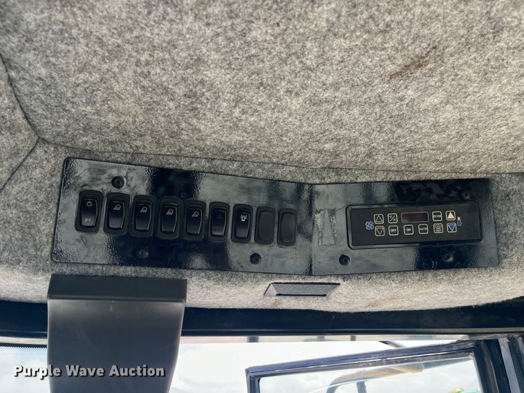 image for item EK8534 Terra Gator 8400 spreader