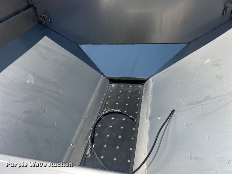 image for item EK8534 Terra Gator 8400 spreader