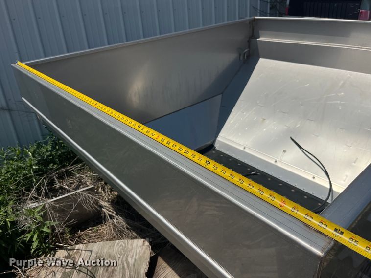 image for item EK8534 Terra Gator 8400 spreader