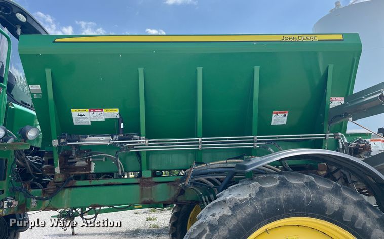 image for item EK8557 2014 John Deere R4030 spreader