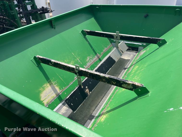 image for item EK8557 2014 John Deere R4030 spreader