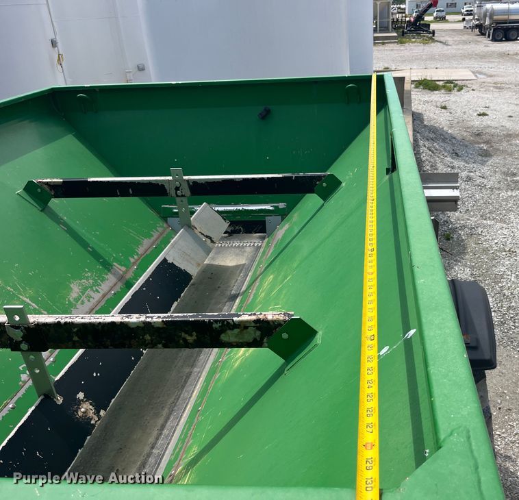 image for item EK8557 2014 John Deere R4030 spreader