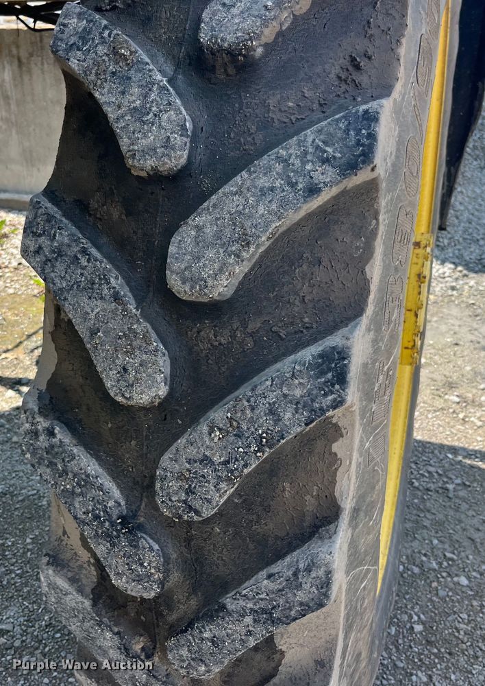 image for item EK8557 2014 John Deere R4030 spreader