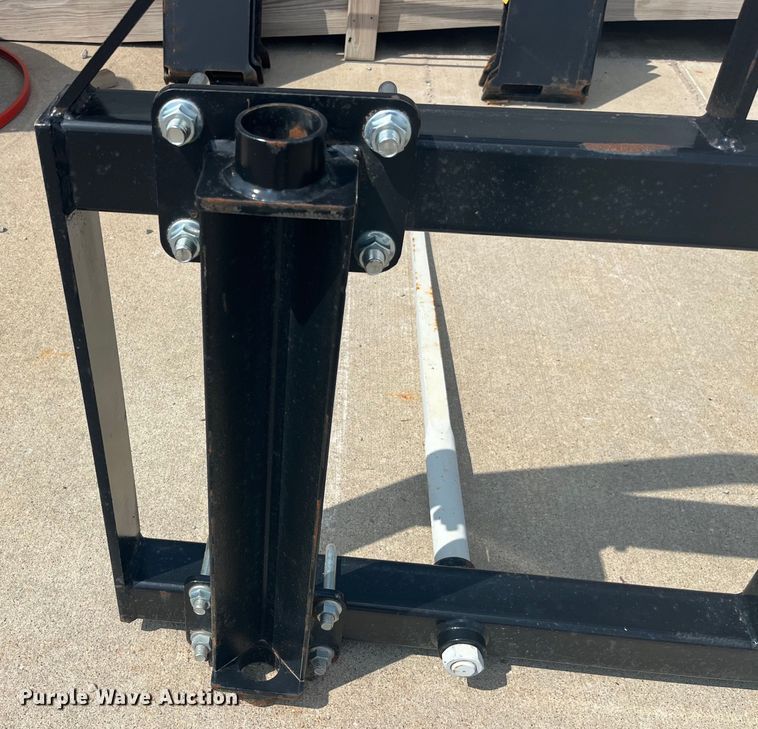 image for item EK8563 TRI-L bale spear