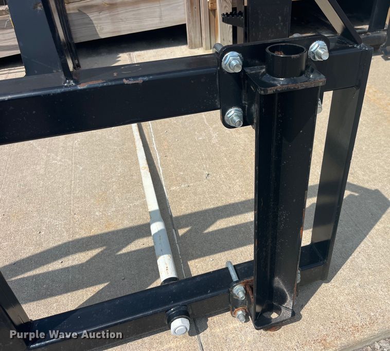 image for item EK8563 TRI-L bale spear