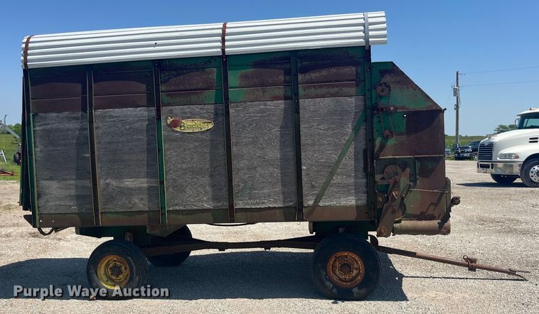 image for item EK8582 Badger silage wagon