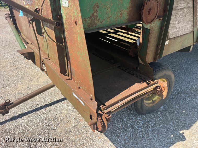 image for item EK8582 Badger silage wagon