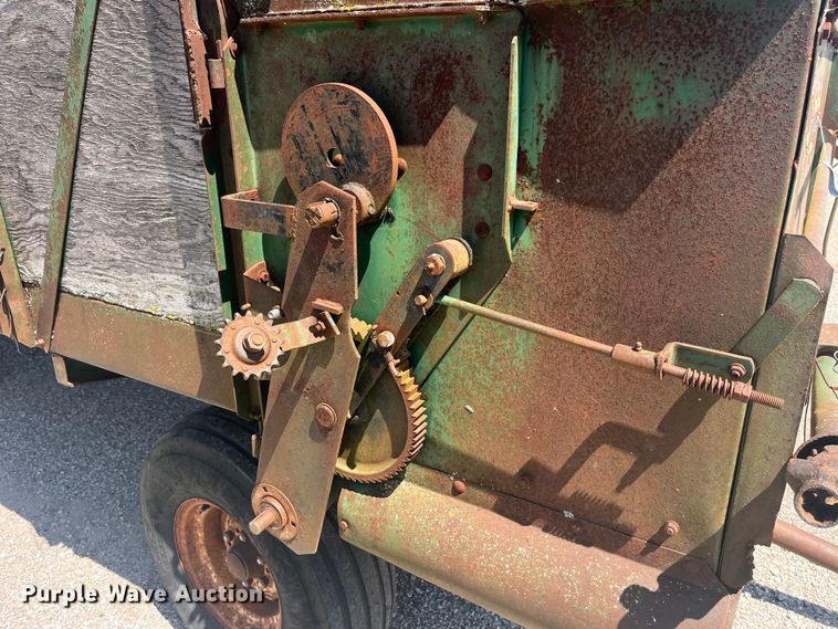 image for item EK8582 Badger silage wagon