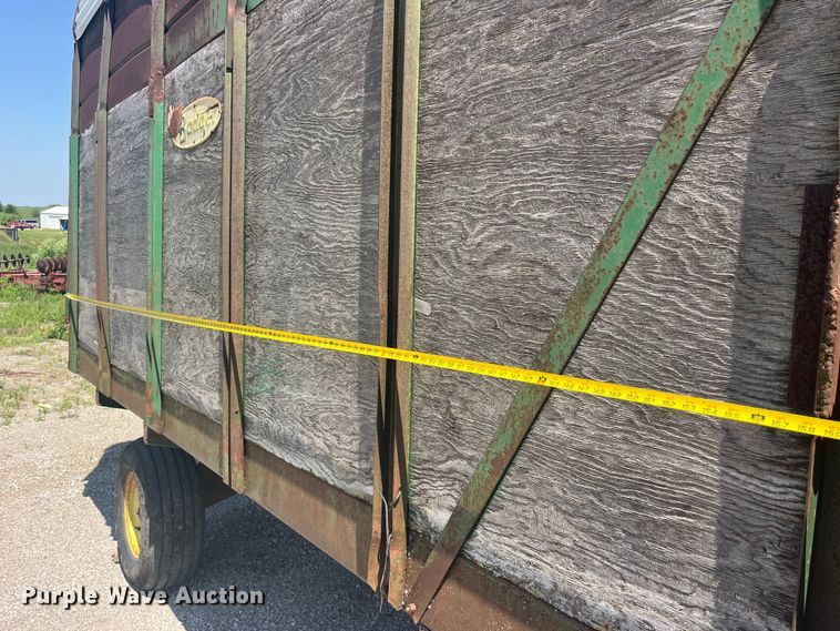 image for item EK8582 Badger silage wagon