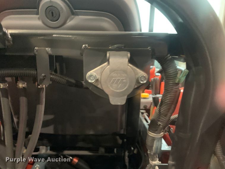 image for item JT9874 2022 Kubota M5-092 Narrow MFWD tractor