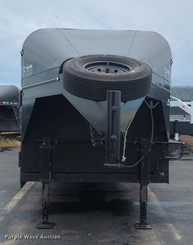 image for item NG9866 2007 Hughes livestock trailer