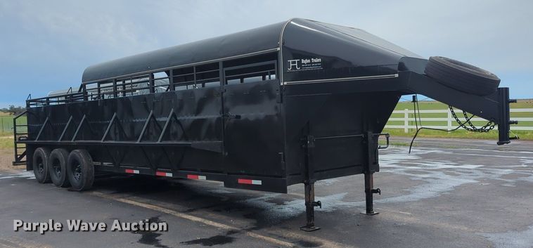 image for item NG9866 2007 Hughes livestock trailer