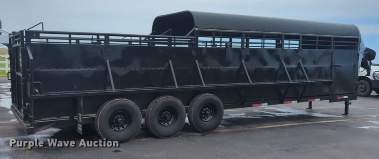 image for item NG9866 2007 Hughes livestock trailer