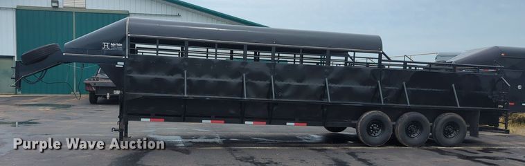 image for item NG9866 2007 Hughes livestock trailer