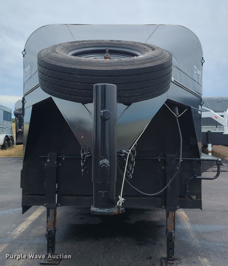 image for item NG9866 2007 Hughes livestock trailer