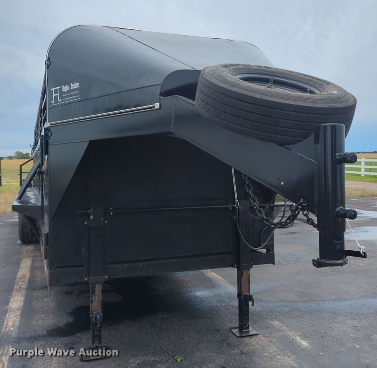 image for item NG9866 2007 Hughes livestock trailer