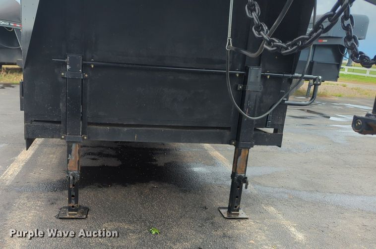 image for item NG9866 2007 Hughes livestock trailer