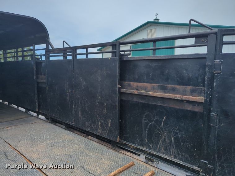 image for item NG9866 2007 Hughes livestock trailer