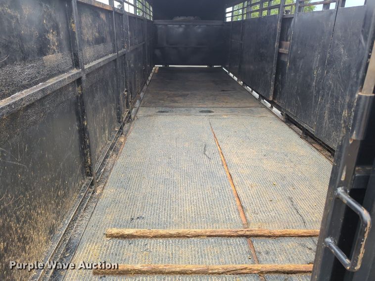 image for item NG9866 2007 Hughes livestock trailer