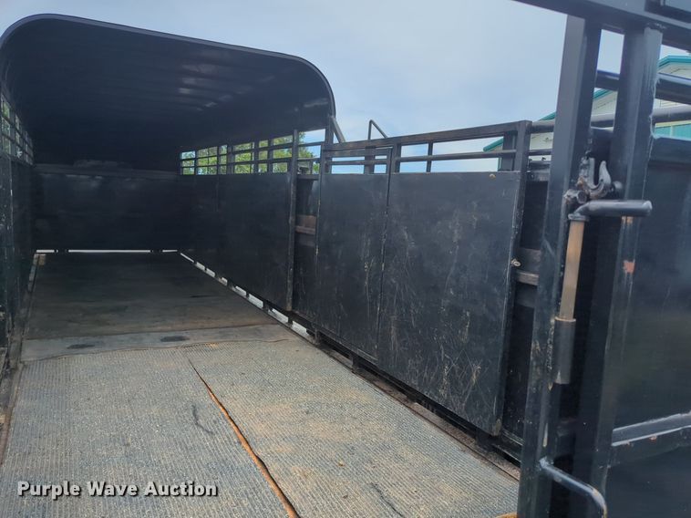image for item NG9866 2007 Hughes livestock trailer