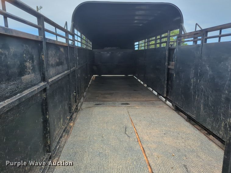 image for item NG9866 2007 Hughes livestock trailer