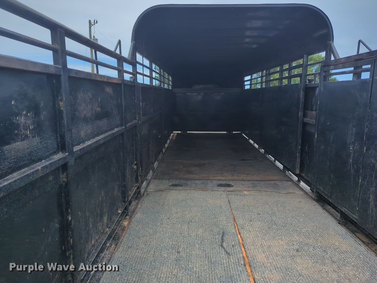 image for item NG9866 2007 Hughes livestock trailer