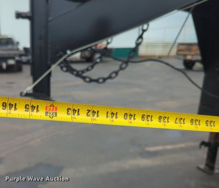 image for item NG9866 2007 Hughes livestock trailer