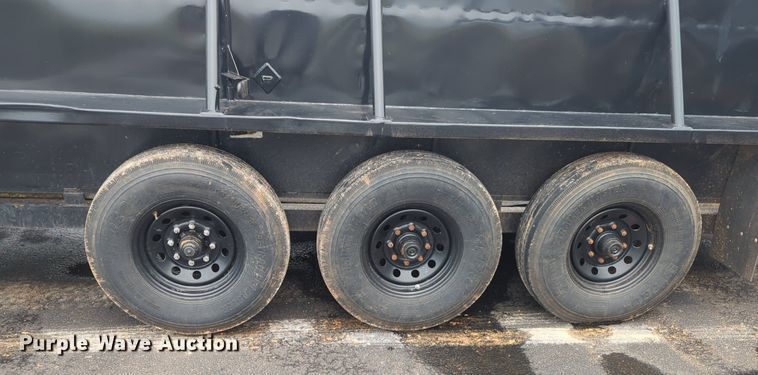 image for item NG9866 2007 Hughes livestock trailer