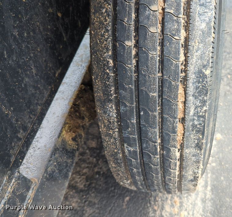 image for item NG9866 2007 Hughes livestock trailer