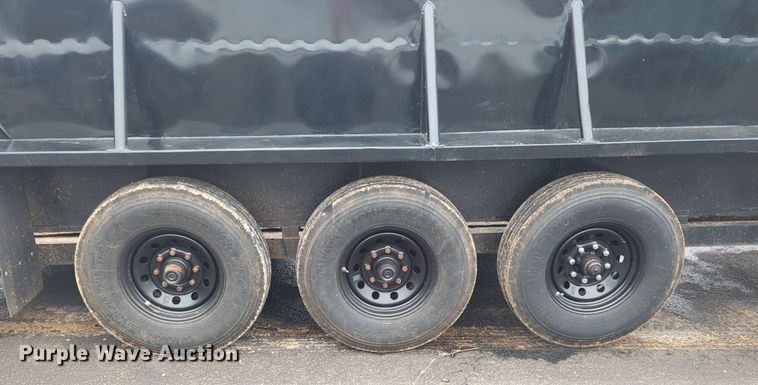 image for item NG9866 2007 Hughes livestock trailer