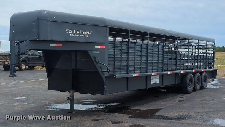 image for item NG9868 2010 Circle W livestock trailer