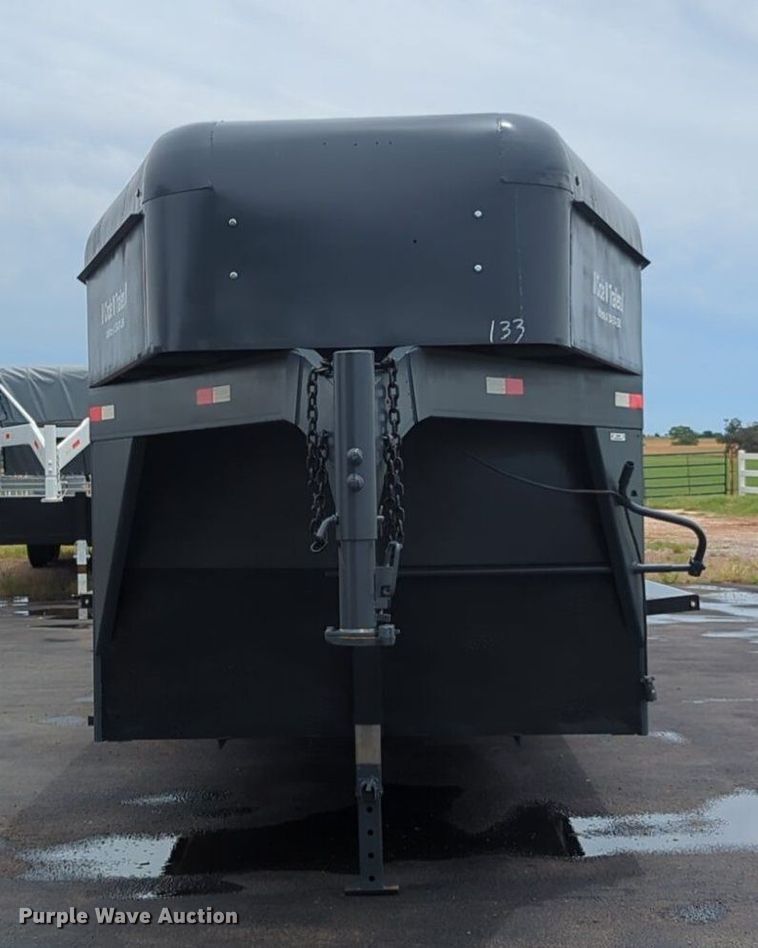 image for item NG9868 2010 Circle W livestock trailer