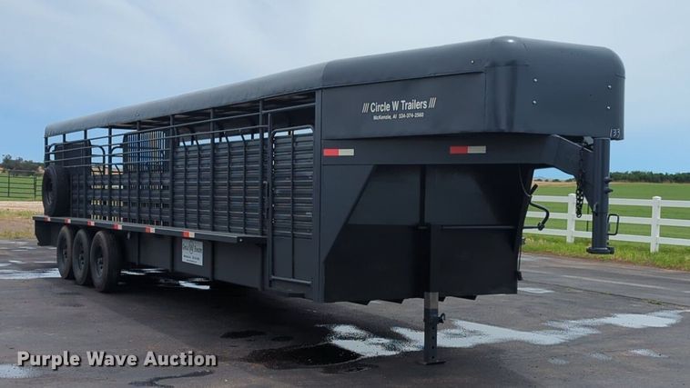 image for item NG9868 2010 Circle W livestock trailer