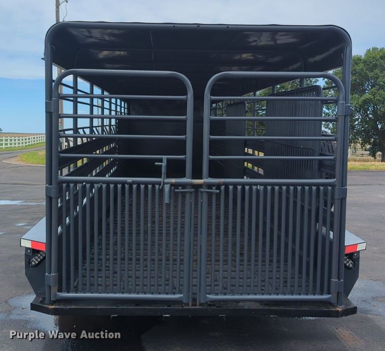 image for item NG9868 2010 Circle W livestock trailer