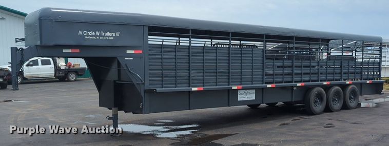 image for item NG9868 2010 Circle W livestock trailer