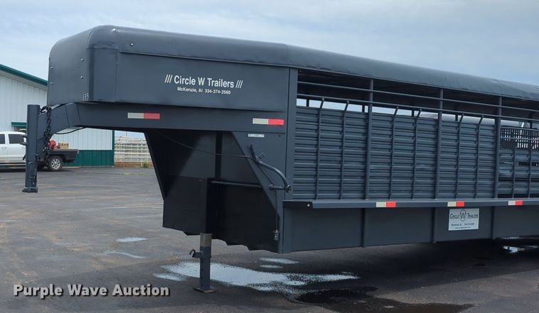 image for item NG9868 2010 Circle W livestock trailer