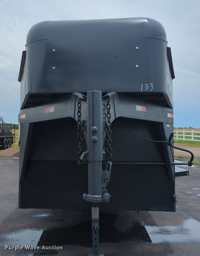 image for item NG9868 2010 Circle W livestock trailer